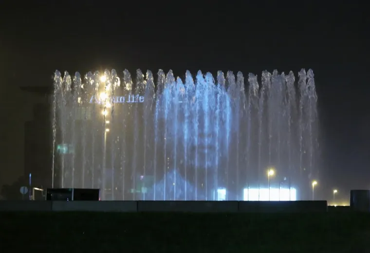 NELSON MANDELA USRED ZAGREBA: Na vodenom zastoru fontana projicirane slike slavnog Južnoafrikanca