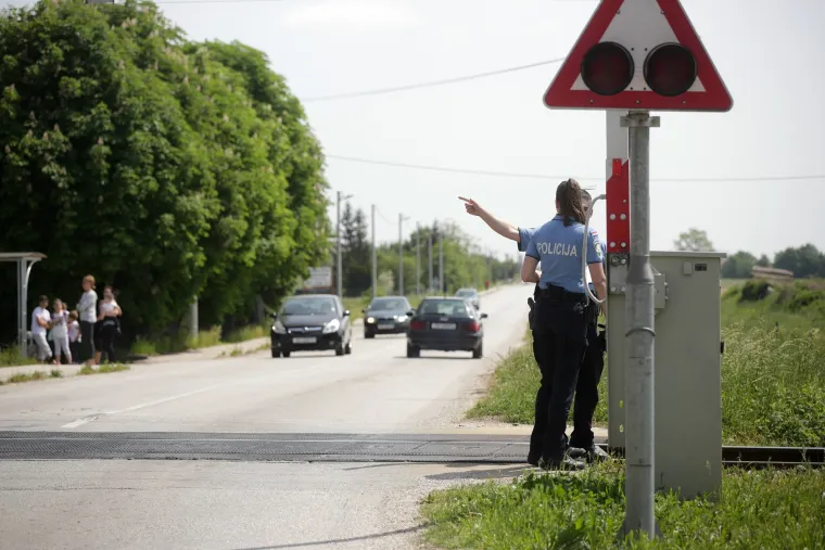 Zagreb: u naletu vlaka poginuo vozač automobila