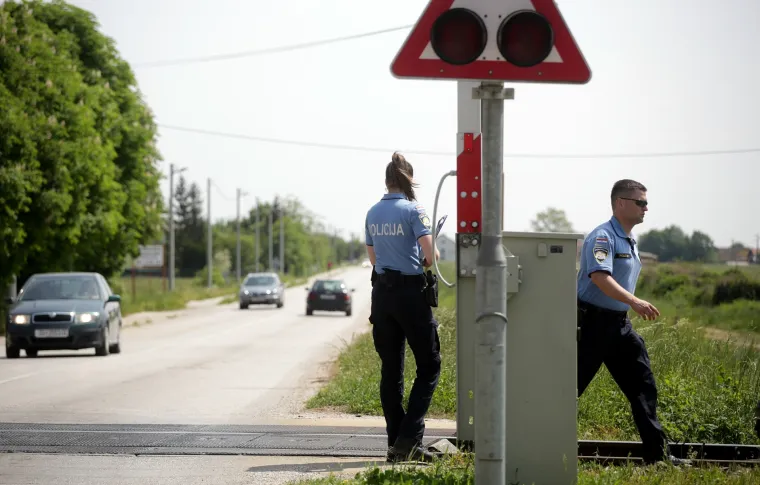 Zagreb: u naletu vlaka poginuo vozač automobila