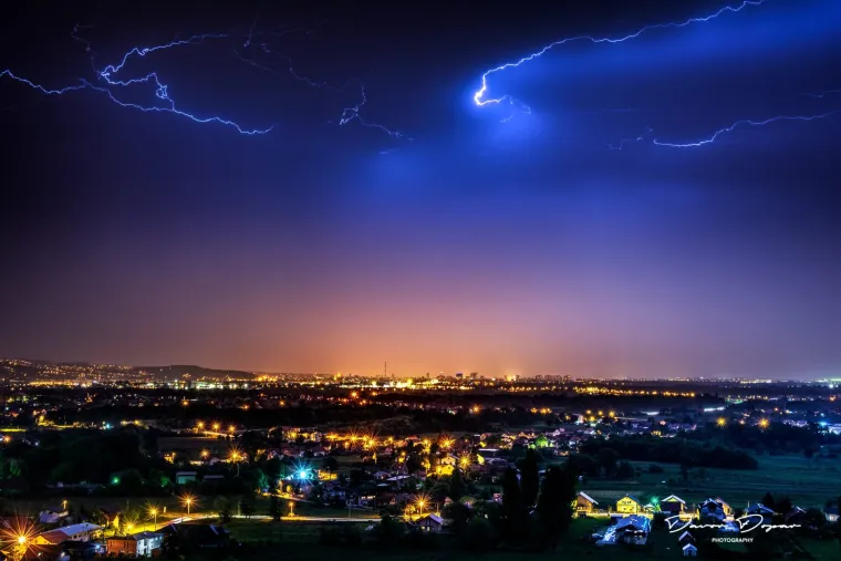 Rat svjetova? Ne, samo va&scaron;e spektakularne fotografije sinoćnjeg nevremena