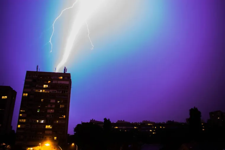 Rat svjetova? Ne, samo va&scaron;e spektakularne fotografije sinoćnjeg nevremena