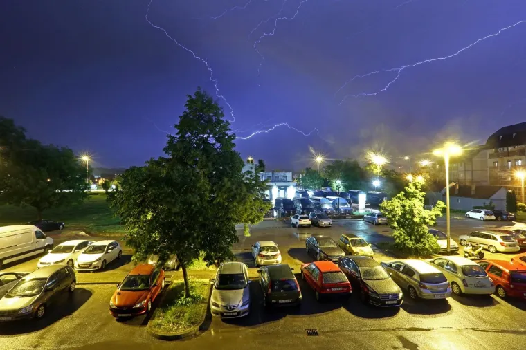 Rat svjetova? Ne, samo va&scaron;e spektakularne fotografije sinoćnjeg nevremena