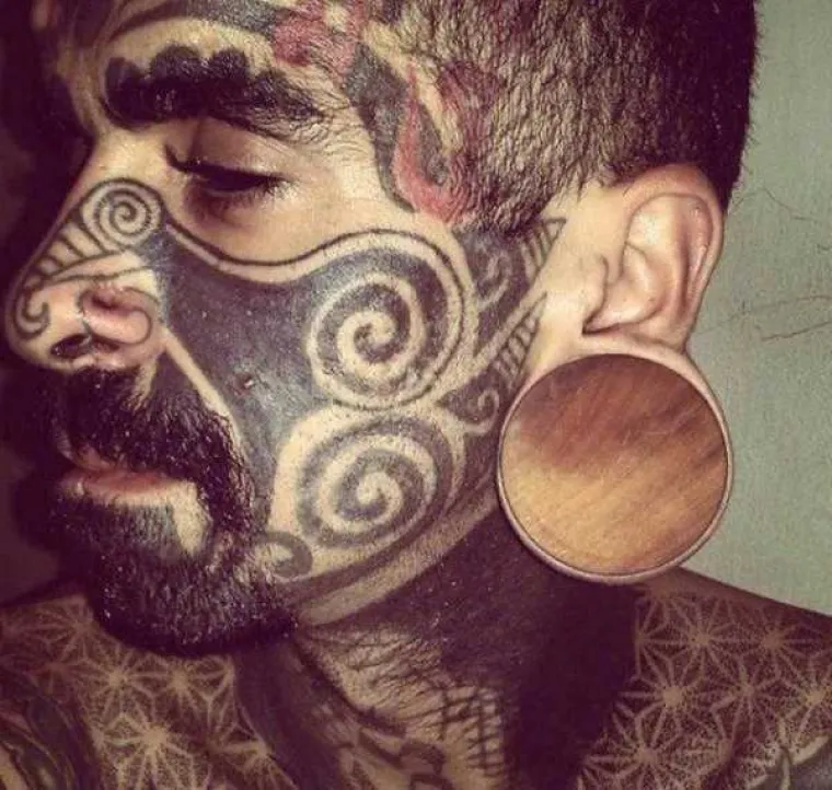 UGRADILI SI ROGOVE I IZBU&Scaron;ILI DO NEPREPOZNATLJIVOSTI: Iskoristili sva moguća sredstva da promijene svoje tijelo