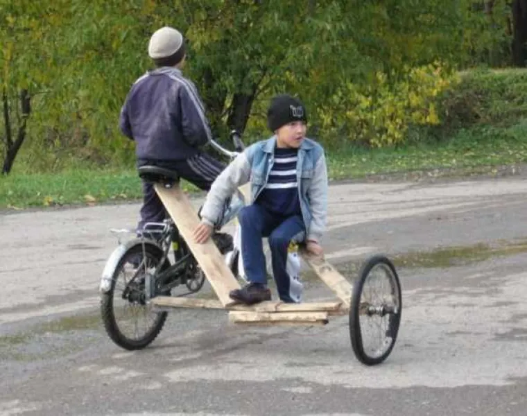 RUSKE ULICE OPET PREPLAVILA POPLAVA BIZARNOSTI: Ne&scaron;to nije u redu s njima ili je ostatak svijeta prolupao?