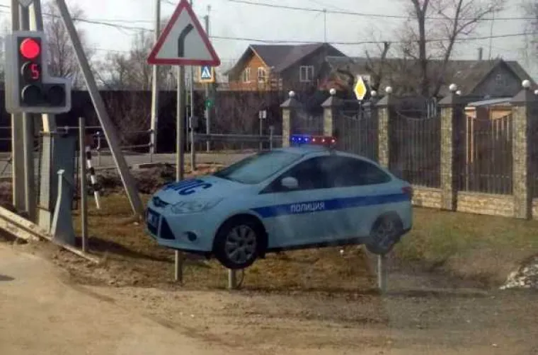 RUSKE ULICE OPET PREPLAVILA POPLAVA BIZARNOSTI: Ne&scaron;to nije u redu s njima ili je ostatak svijeta prolupao?