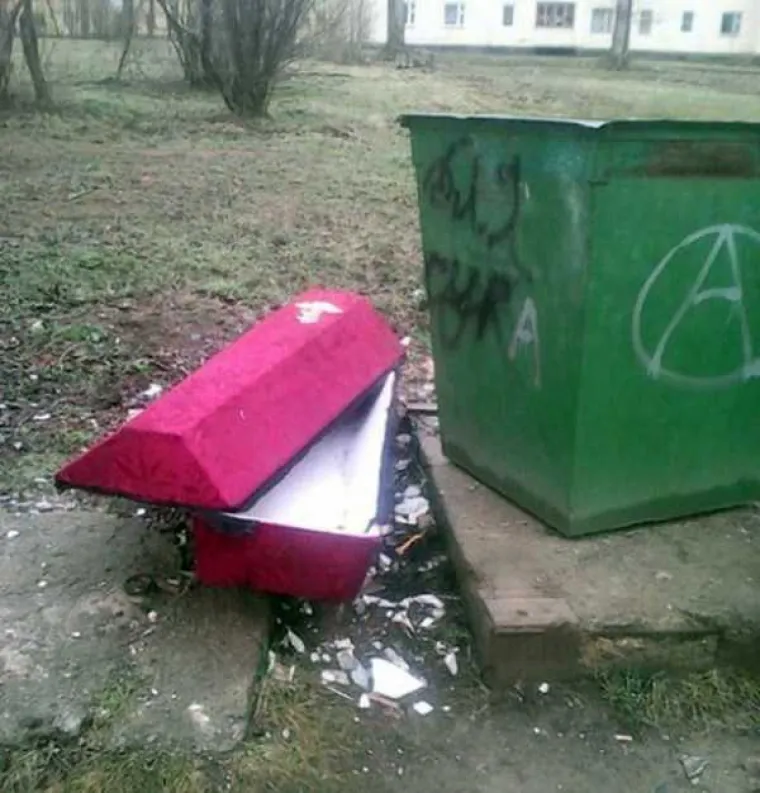 RUSKE ULICE OPET PREPLAVILA POPLAVA BIZARNOSTI: Ne&scaron;to nije u redu s njima ili je ostatak svijeta prolupao?