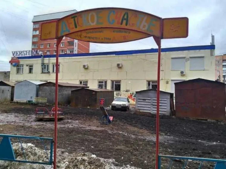 RUSKE ULICE OPET PREPLAVILA POPLAVA BIZARNOSTI: Ne&scaron;to nije u redu s njima ili je ostatak svijeta prolupao?