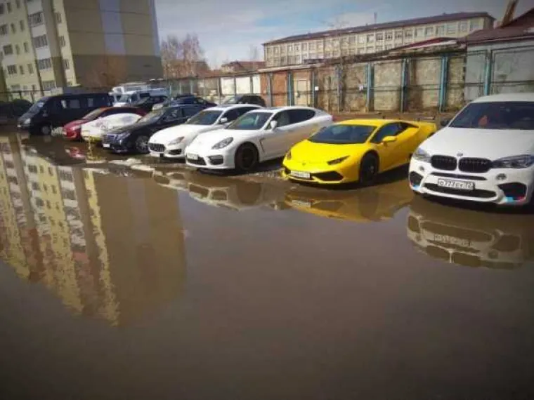 RUSKE ULICE OPET PREPLAVILA POPLAVA BIZARNOSTI: Ne&scaron;to nije u redu s njima ili je ostatak svijeta prolupao?