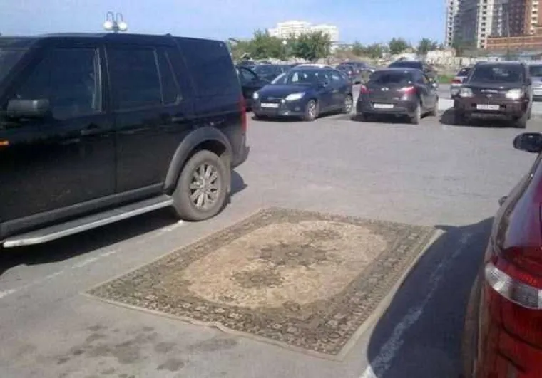 RUSKE ULICE OPET PREPLAVILA POPLAVA BIZARNOSTI: Ne&scaron;to nije u redu s njima ili je ostatak svijeta prolupao?