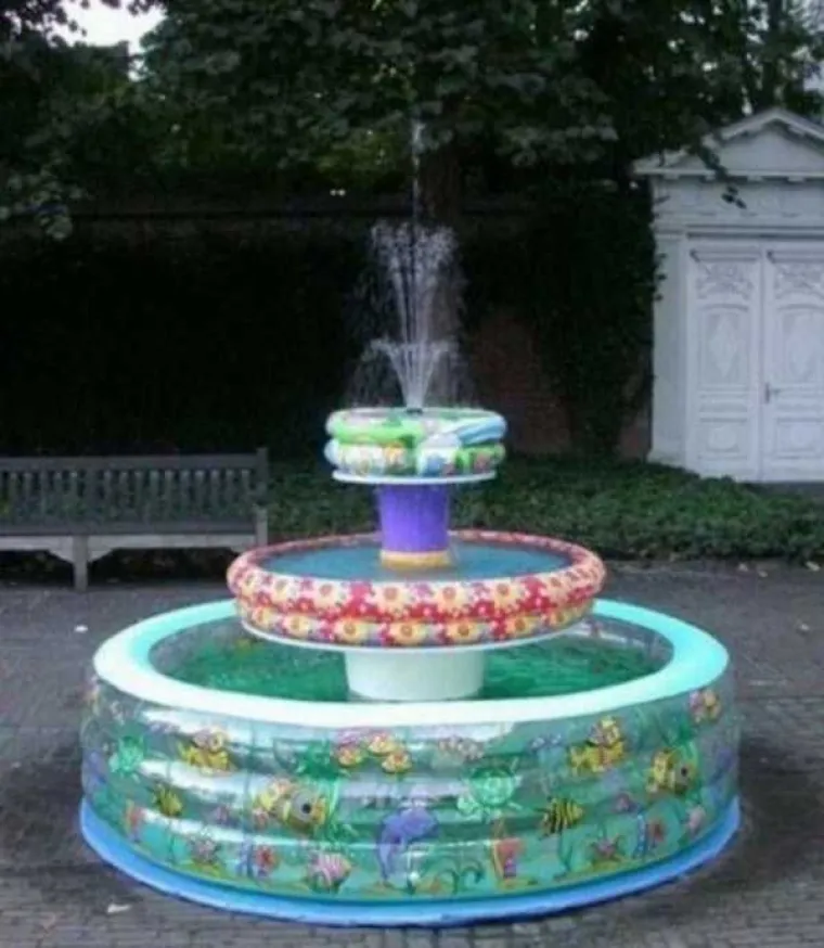 RUSKE ULICE OPET PREPLAVILA POPLAVA BIZARNOSTI: Ne&scaron;to nije u redu s njima ili je ostatak svijeta prolupao?