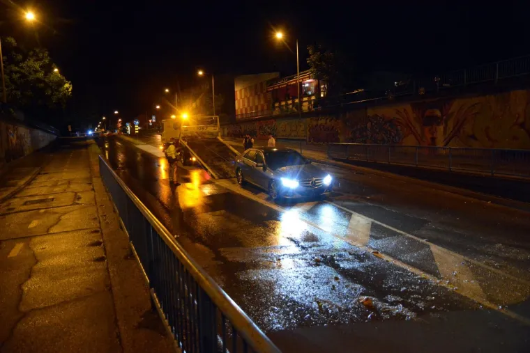 Nevrijeme s obilnom ki&scaron;om poplavilo podvožnjak u Slavonskom Brodu