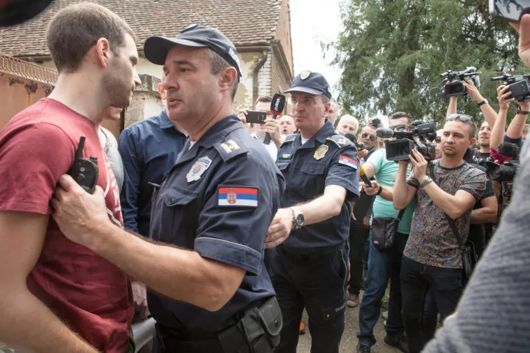 &Scaron;e&scaron;elj zaustavljen na ulazu u Hrtkovce: govor održao u selu Jarak