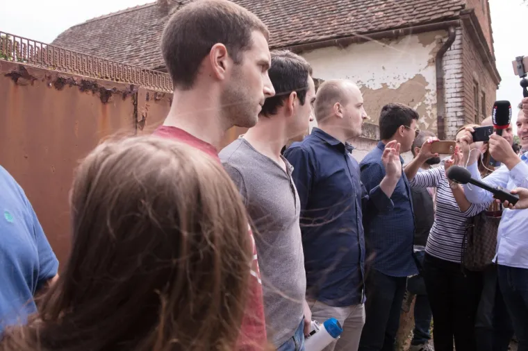 &Scaron;e&scaron;elj zaustavljen na ulazu u Hrtkovce: govor održao u selu Jarak