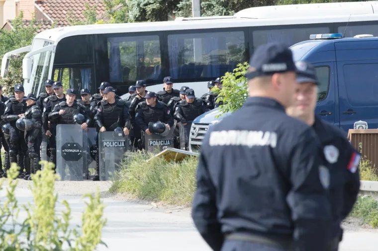 &Scaron;e&scaron;elj zaustavljen na ulazu u Hrtkovce: govor održao u selu Jarak