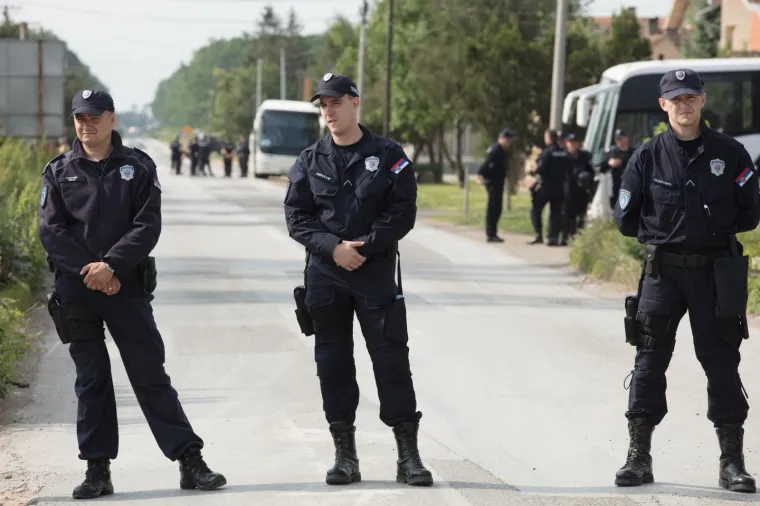 &Scaron;e&scaron;elj zaustavljen na ulazu u Hrtkovce: govor održao u selu Jarak