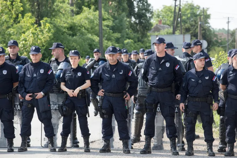 &Scaron;e&scaron;elj zaustavljen na ulazu u Hrtkovce: govor održao u selu Jarak