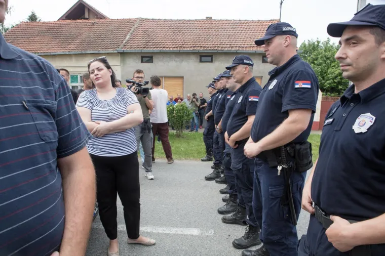 &Scaron;e&scaron;elj zaustavljen na ulazu u Hrtkovce: govor održao u selu Jarak