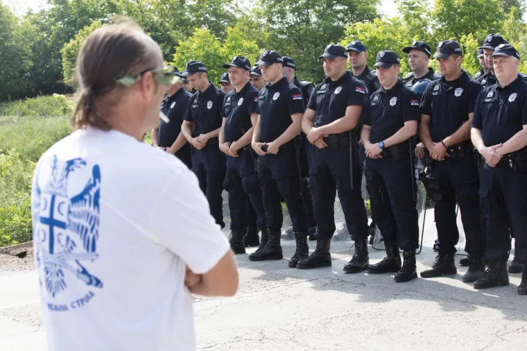 &Scaron;e&scaron;elj zaustavljen na ulazu u Hrtkovce: govor održao u selu Jarak