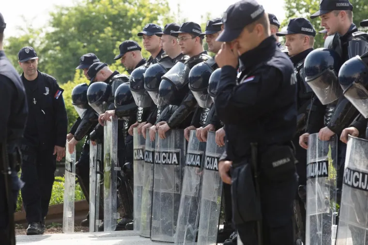 &Scaron;e&scaron;elj zaustavljen na ulazu u Hrtkovce: govor održao u selu Jarak