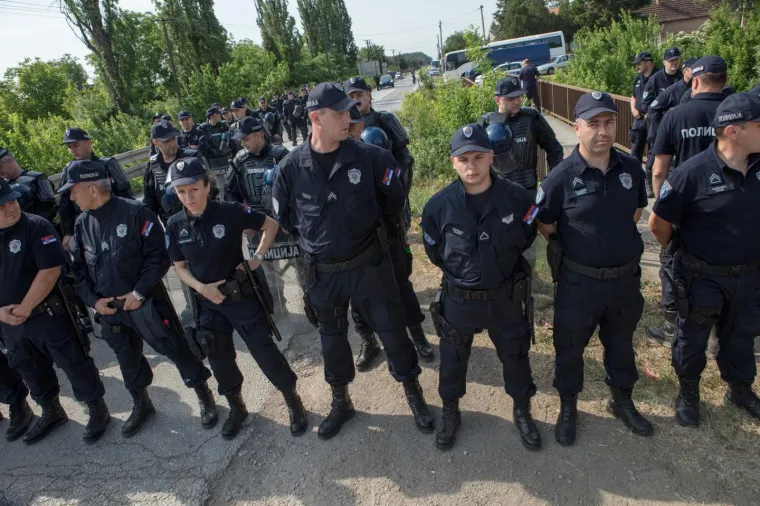 &Scaron;e&scaron;elj zaustavljen na ulazu u Hrtkovce: govor održao u selu Jarak