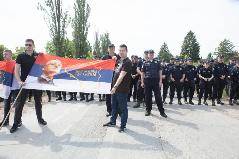 &Scaron;e&scaron;elj zaustavljen na ulazu u Hrtkovce: govor održao u selu Jarak