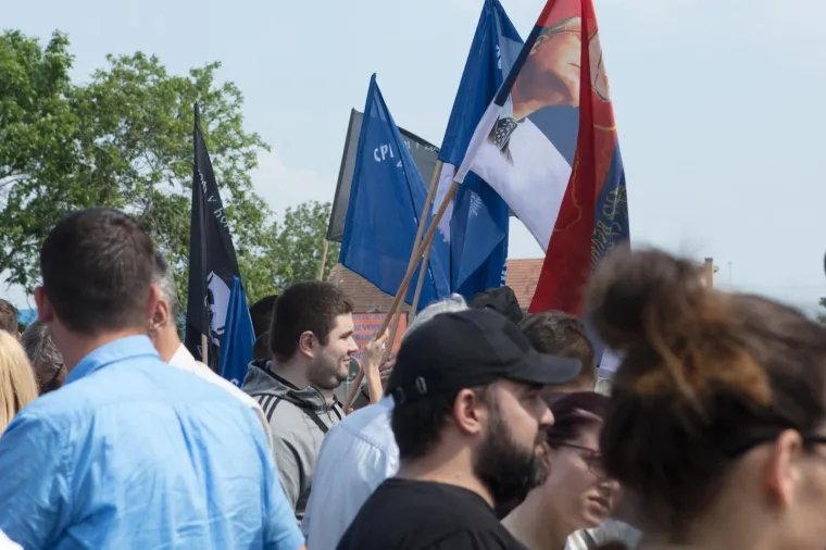 &Scaron;e&scaron;elj zaustavljen na ulazu u Hrtkovce: govor održao u selu Jarak