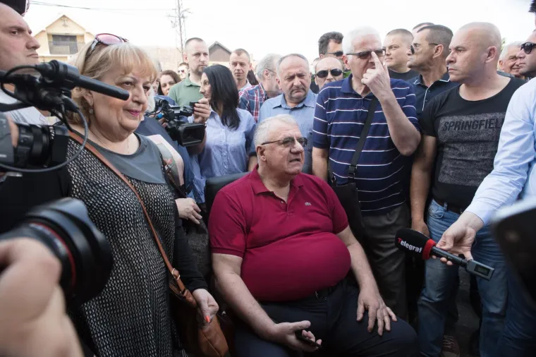 &Scaron;e&scaron;elj zaustavljen na ulazu u Hrtkovce: govor održao u selu Jarak