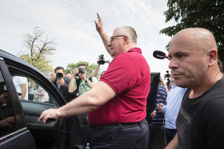 &Scaron;e&scaron;elj zaustavljen na ulazu u Hrtkovce: govor održao u selu Jarak