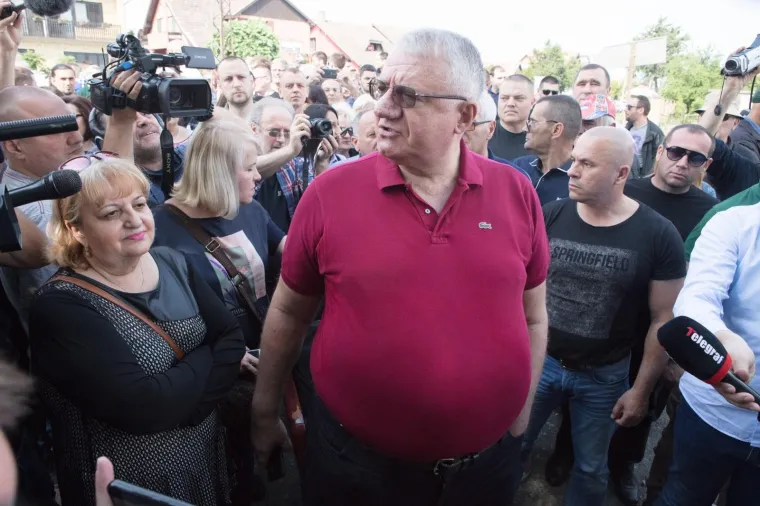 &Scaron;e&scaron;elj zaustavljen na ulazu u Hrtkovce: govor održao u selu Jarak