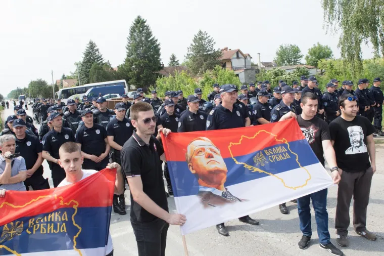 &Scaron;e&scaron;elj zaustavljen na ulazu u Hrtkovce: govor održao u selu Jarak