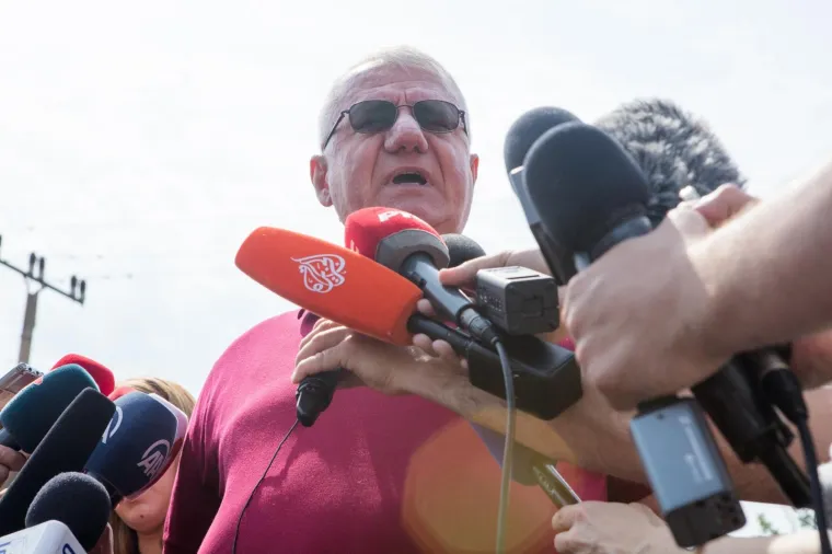 &Scaron;e&scaron;elj zaustavljen na ulazu u Hrtkovce: govor održao u selu Jarak