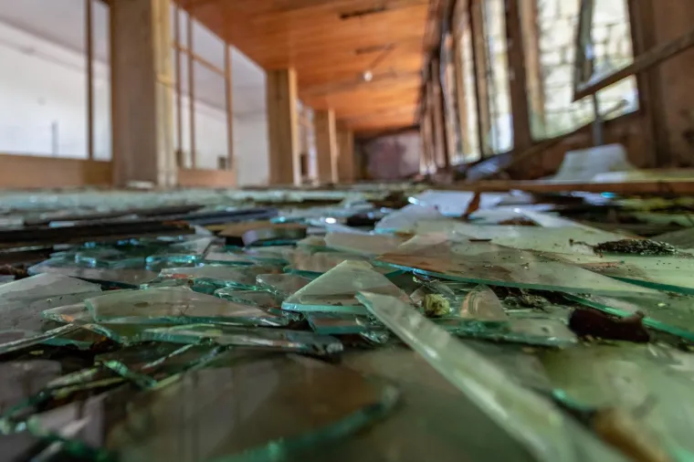 Titova vila na Plitvicama: nekada kruna arhitekture, a danas opljačkana ru&scaron;evina