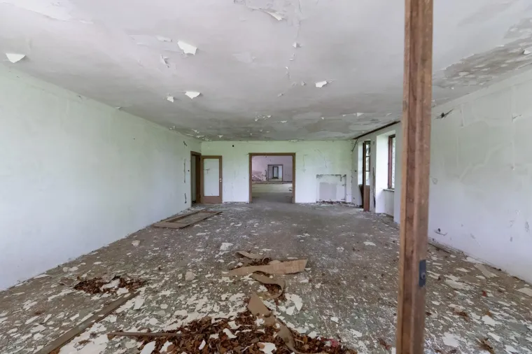 Titova vila na Plitvicama: nekada kruna arhitekture, a danas opljačkana ru&scaron;evina