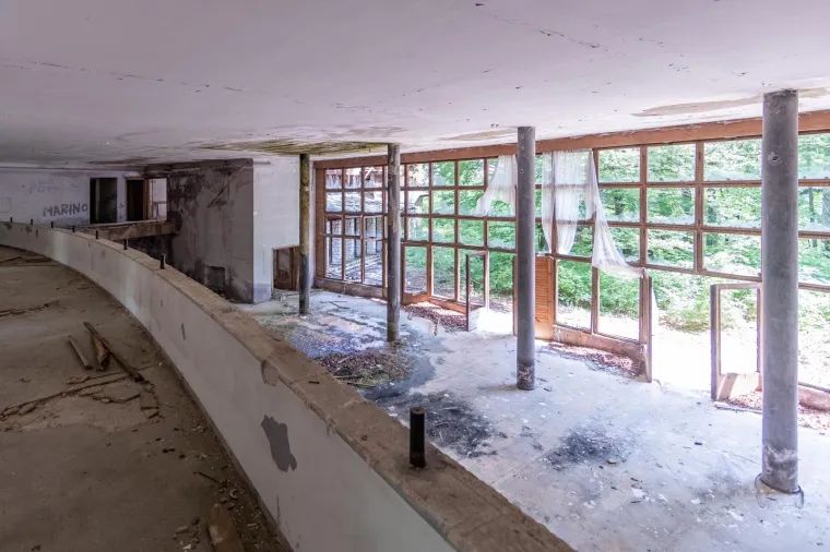 Titova vila na Plitvicama: nekada kruna arhitekture, a danas opljačkana ru&scaron;evina