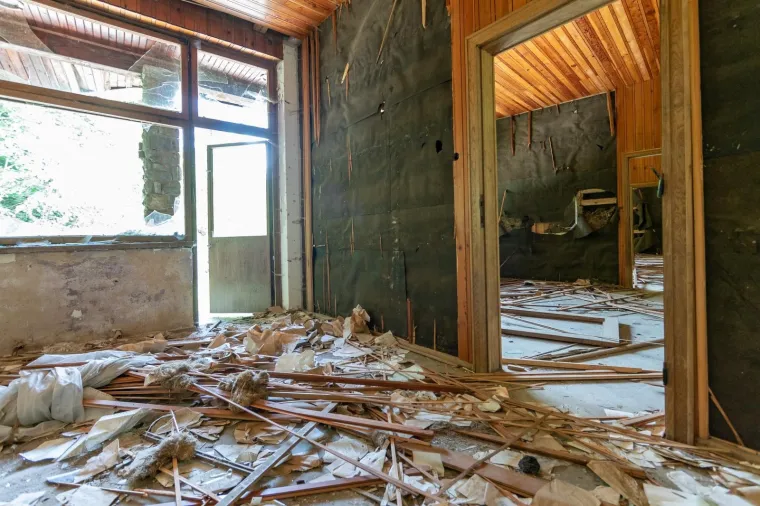 Titova vila na Plitvicama: nekada kruna arhitekture, a danas opljačkana ru&scaron;evina