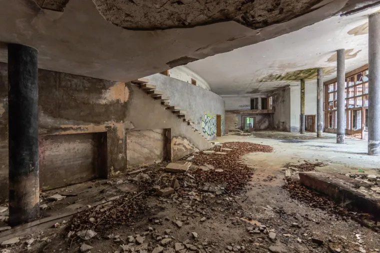 Titova vila na Plitvicama: nekada kruna arhitekture, a danas opljačkana ru&scaron;evina