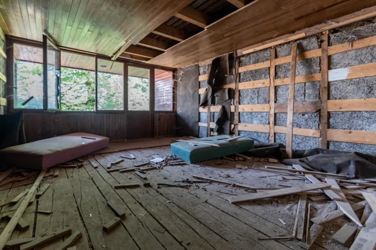 Titova vila na Plitvicama: nekada kruna arhitekture, a danas opljačkana ru&scaron;evina