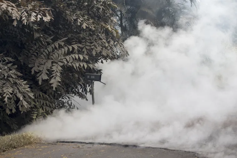 Užarena lava &scaron;iklja iz pukotina u &scaron;umi: najmanje 26 domova uni&scaron;teno na Havajima