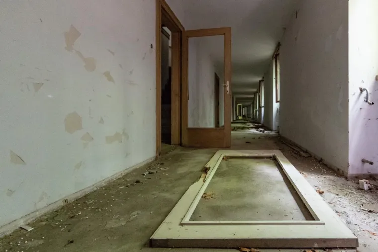 NEKAD KRUNA ARHITEKTURE, DANAS RUŠEVINA: Pogledajte kako izgleda Titova vila na Plitvičkim jezerima