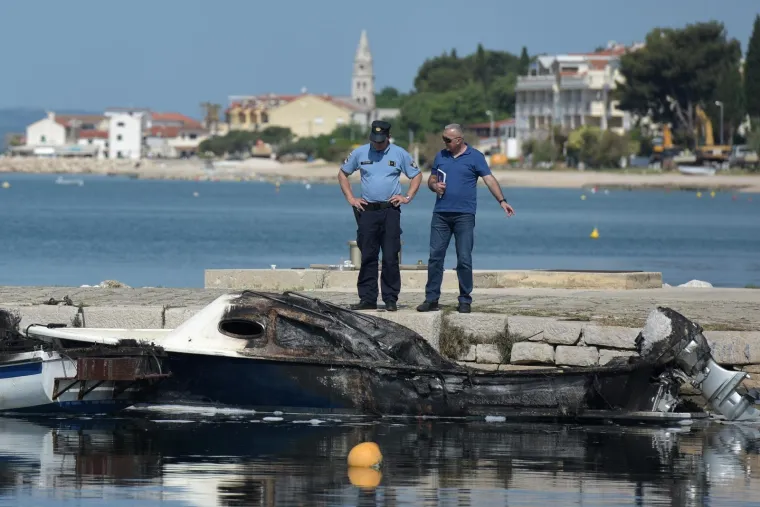 &Scaron;est brodova potpuno je izgorjelo u požaru koji je probudio mje&scaron;tane Sv. Filipa i Jakova