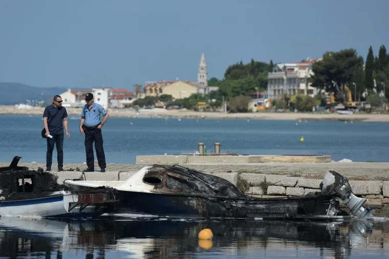 &Scaron;est brodova potpuno je izgorjelo u požaru koji je probudio mje&scaron;tane Sv. Filipa i Jakova