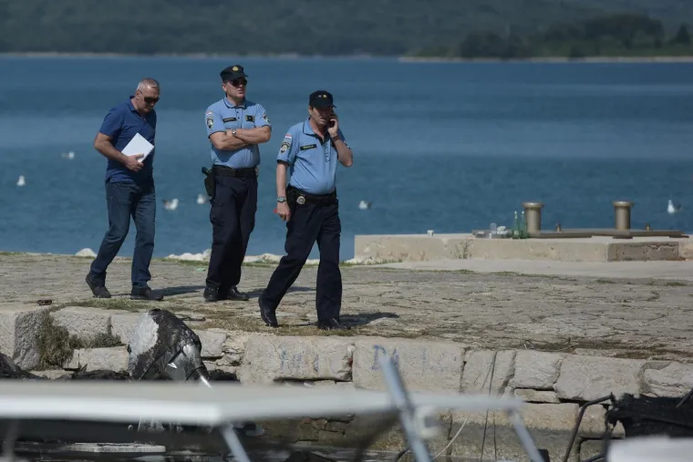 &Scaron;est brodova potpuno je izgorjelo u požaru koji je probudio mje&scaron;tane Sv. Filipa i Jakova