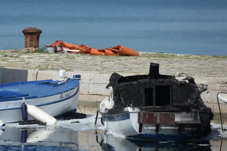 &Scaron;est brodova potpuno je izgorjelo u požaru koji je probudio mje&scaron;tane Sv. Filipa i Jakova