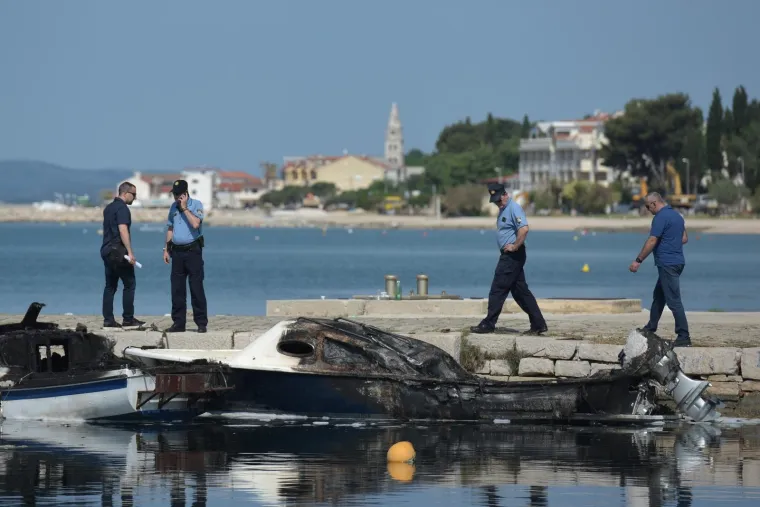 &Scaron;est brodova potpuno je izgorjelo u požaru koji je probudio mje&scaron;tane Sv. Filipa i Jakova