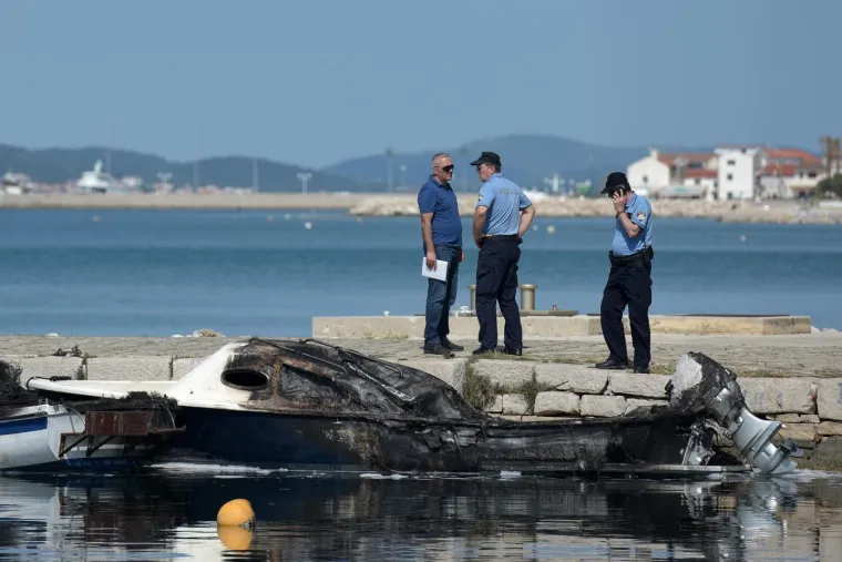 &Scaron;est brodova potpuno je izgorjelo u požaru koji je probudio mje&scaron;tane Sv. Filipa i Jakova