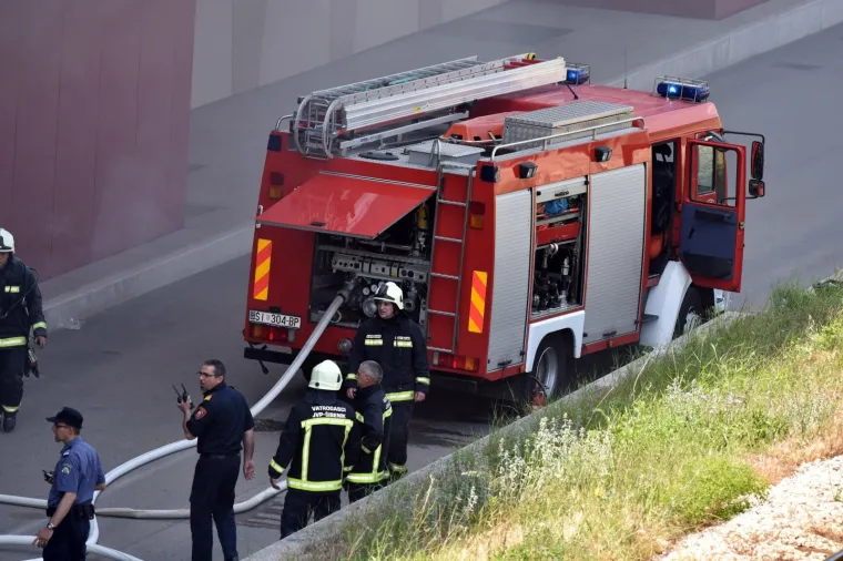 Požar je uga&scaron;en iza 14 sati