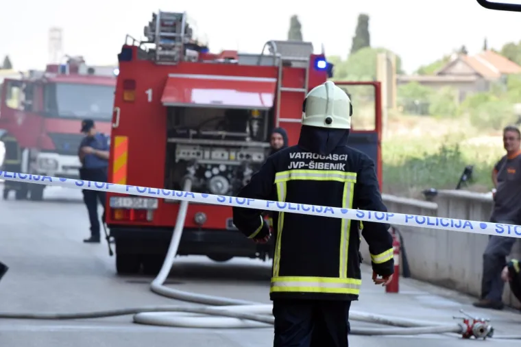 PANIKA U &Scaron;IBENSKOM TRGOVAČKOM CENTRU: U Dalmareu izbio požar, ljudi odmah evakuirani