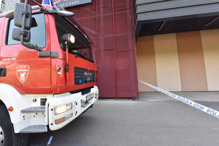 PANIKA U &Scaron;IBENSKOM TRGOVAČKOM CENTRU: U Dalmareu izbio požar, ljudi odmah evakuirani