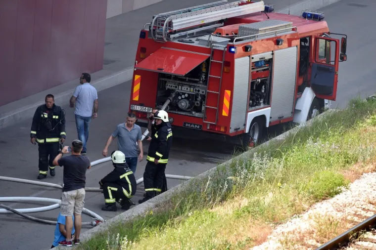 PANIKA U &Scaron;IBENSKOM TRGOVAČKOM CENTRU: U Dalmareu izbio požar, ljudi odmah evakuirani