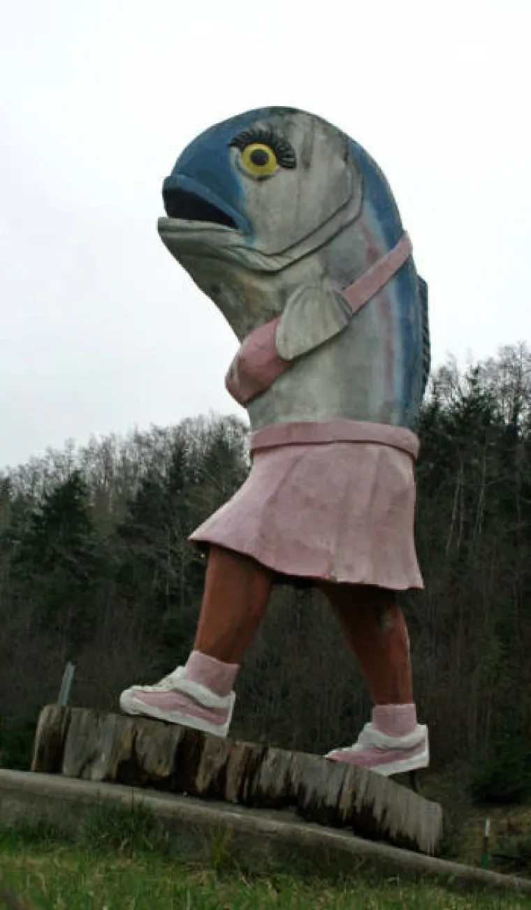 NEKE SKULPTURE KAO DA PROVOCIRAJU LJUDE DA SE SPRDAJU S NJIMA: Što je kipar točno htio reći?